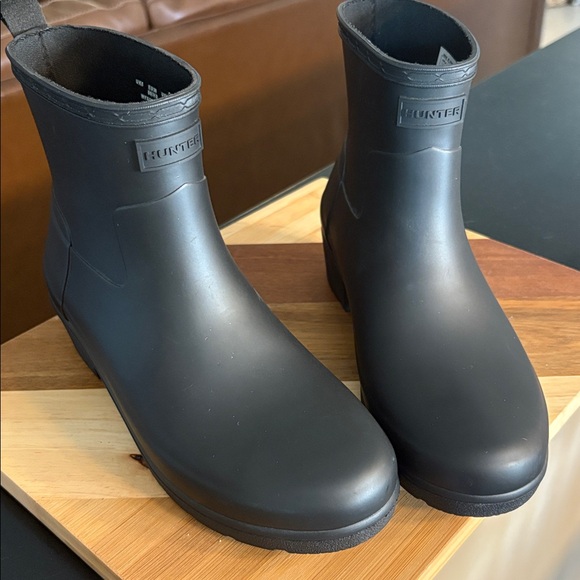 Hunter NWT Refined Chelsea Rain Boot in Black - Picture 1 of 7